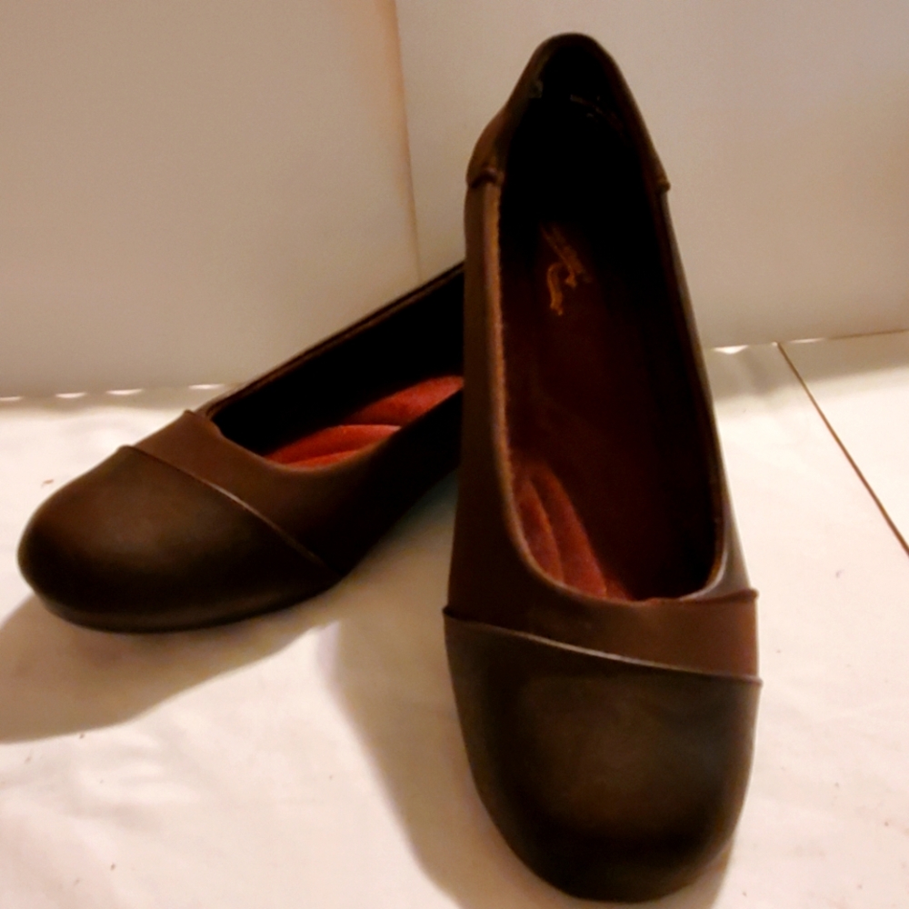 Easy Street Flats Brown Suede Leather Padded Insole Round Toe 7.5 WW NEW in Box
